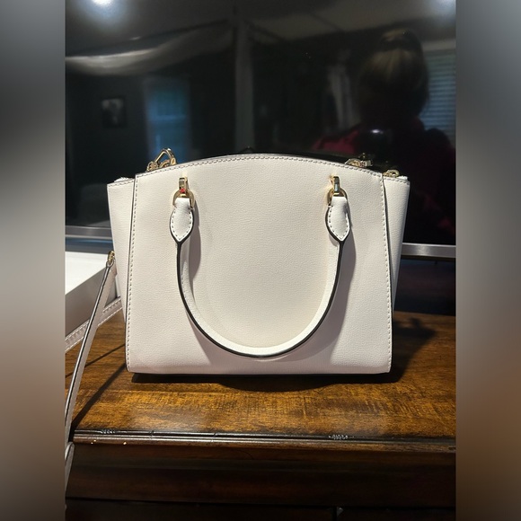 Authentic Michael Kors Ellis Leather Tote/Crossbody - Picture 7 of 16